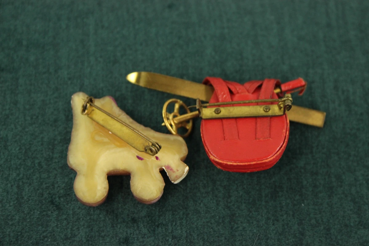 Set van 6 vintage broches met thema mode accessoires in retrostijl