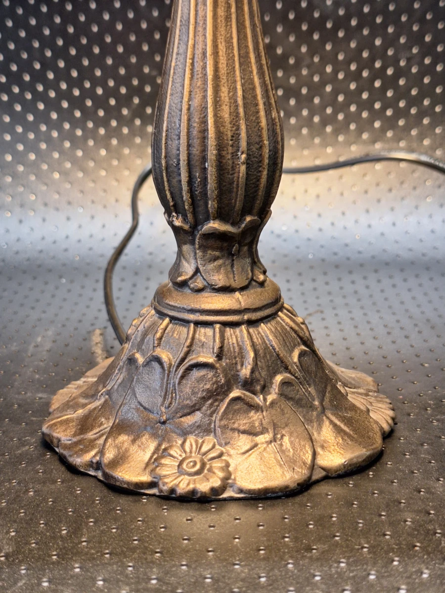 Elegante vintage Tiffany-stijl tafellamp - Glas-in-Lood met florale accenten