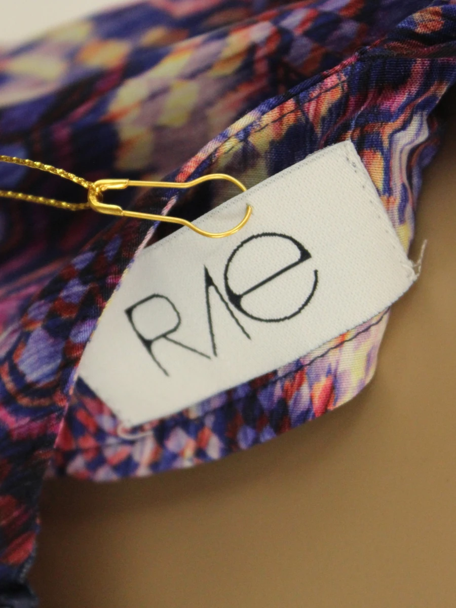 Lange halterjurk van RAE Antwerp – model Andrea