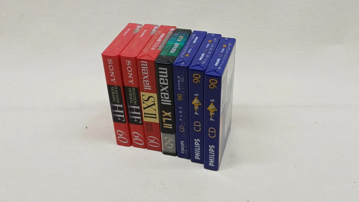 Set van 7 audio cassettebandjes van verschillende merken