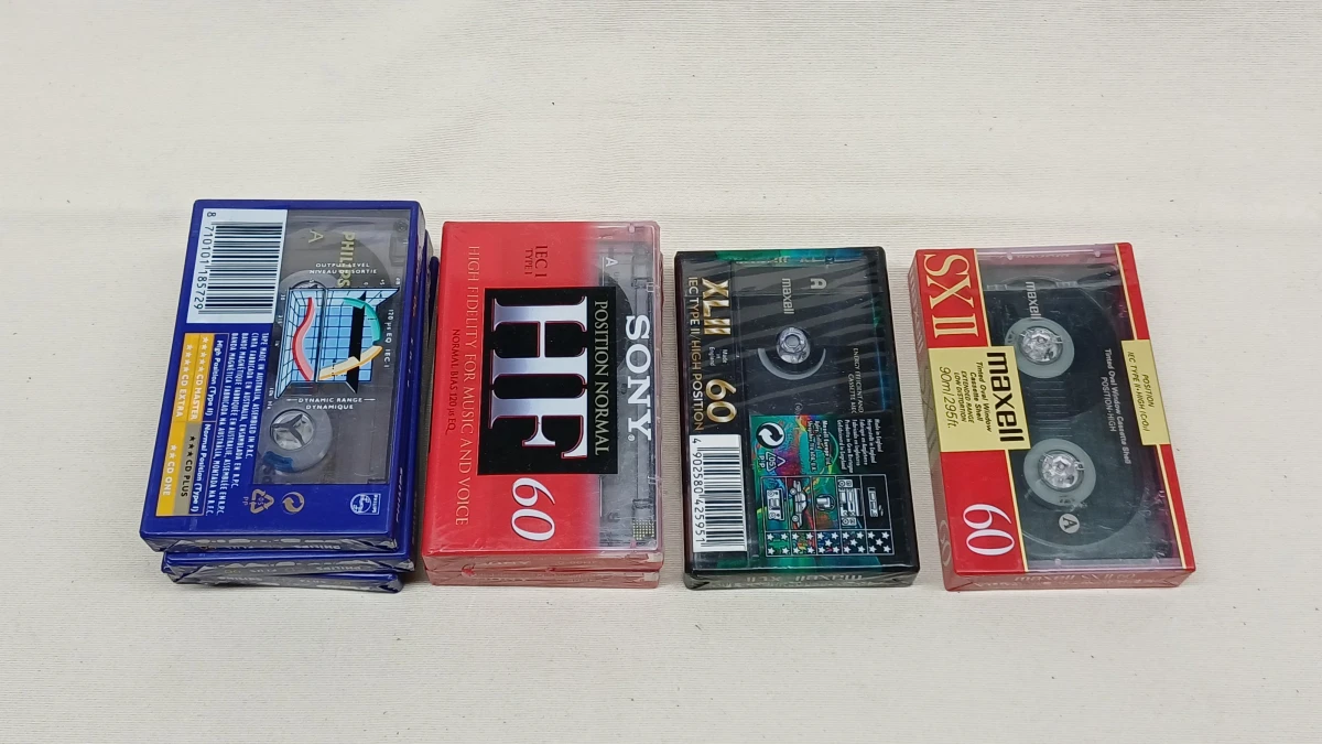 Set van 7 audio cassettebandjes van verschillende merken