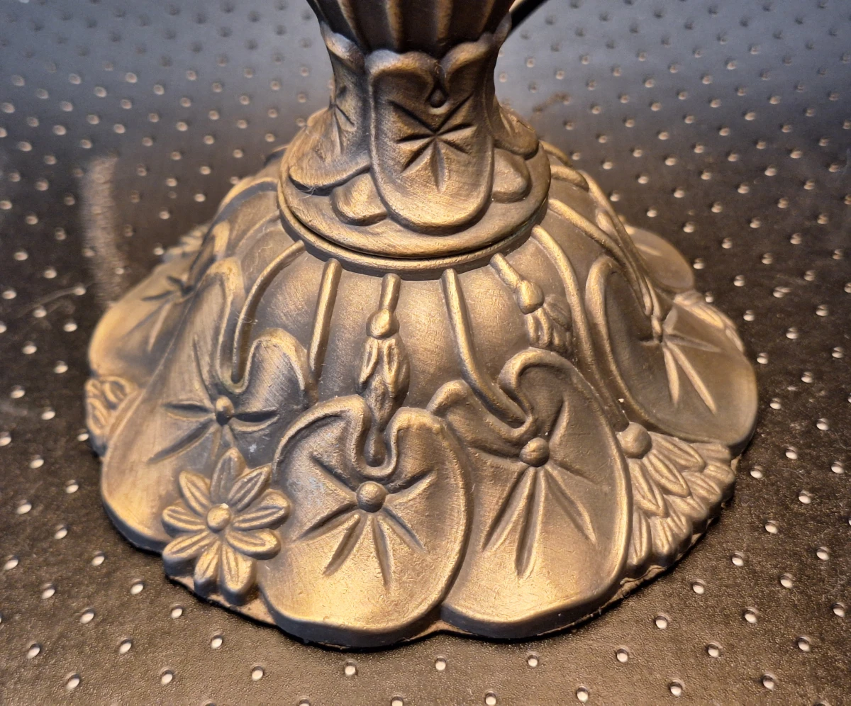 Sfeervolle vintage Tiffany-stijl tafellamp – Glas-in-Lood met zonnebloemen en vlinders - Jaren '60