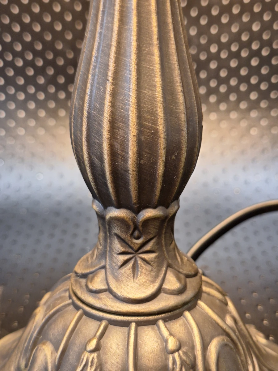 Sfeervolle vintage Tiffany-stijl tafellamp – Glas-in-Lood met zonnebloemen en vlinders - Jaren '60
