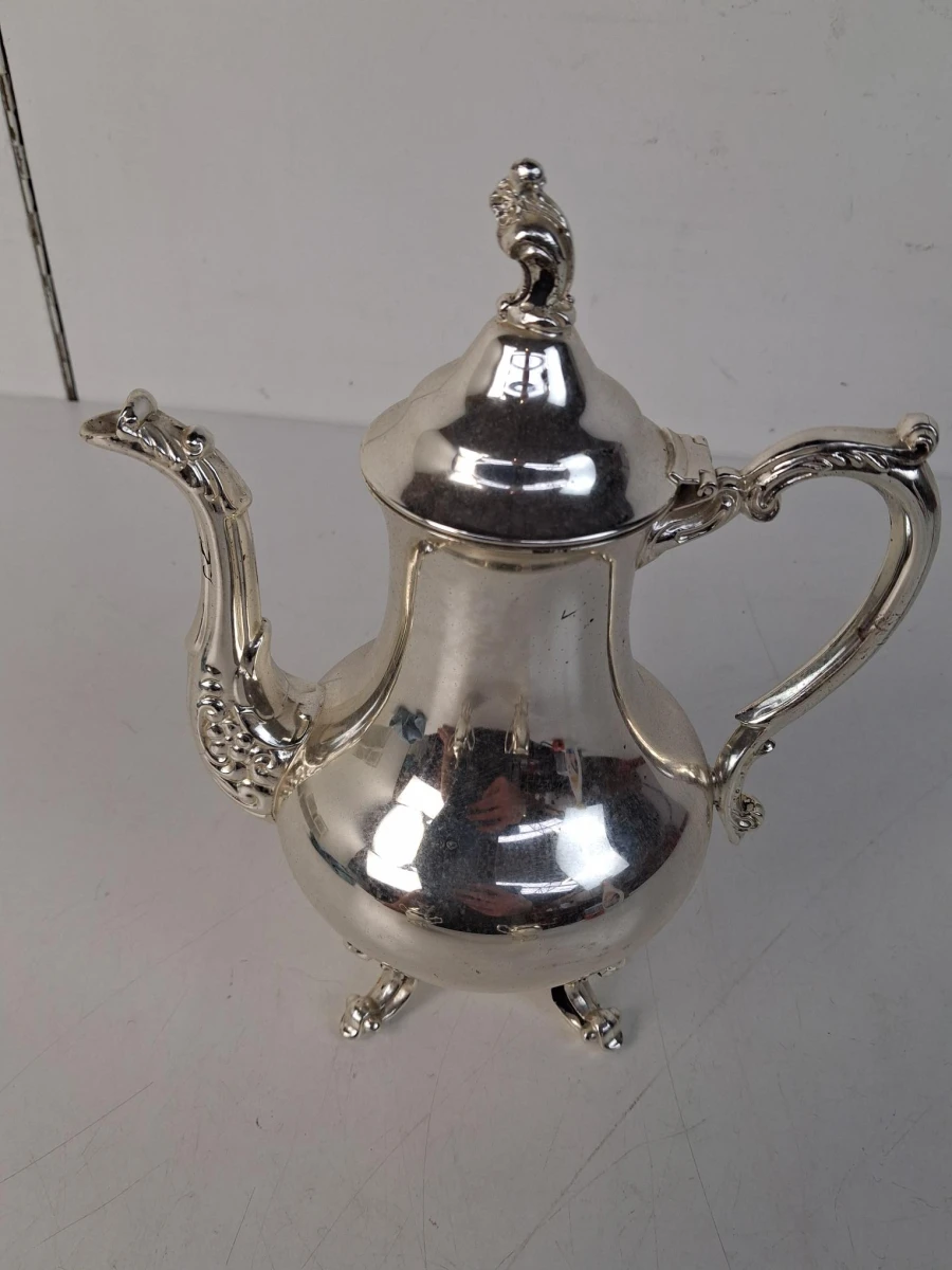Klassiek driedelig koffie- of theeservies in Chippendale-stijl