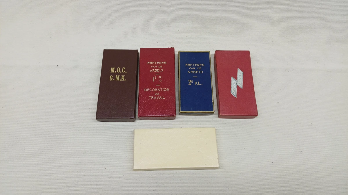 Set van 5 Belgische ere- en decoratiemedailles in doosjes