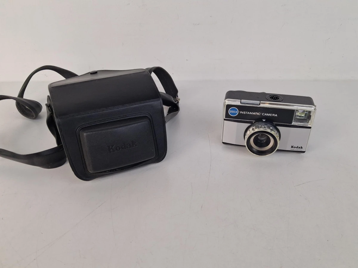 Vintage Kodak Instamatic 255X camera