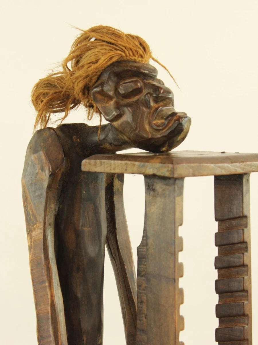 Houten Afrikaanse man cd display