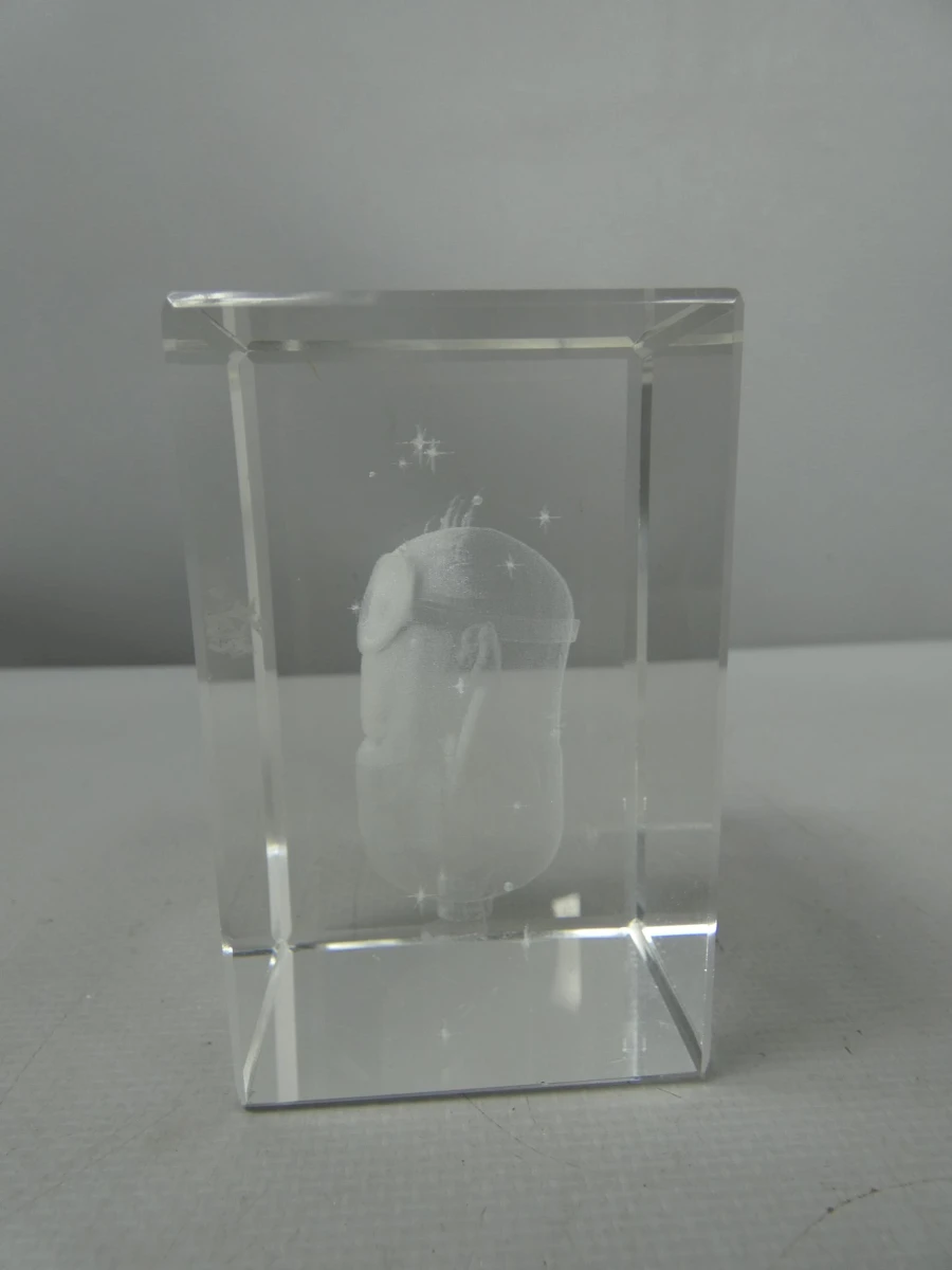 Glazen minion figuur