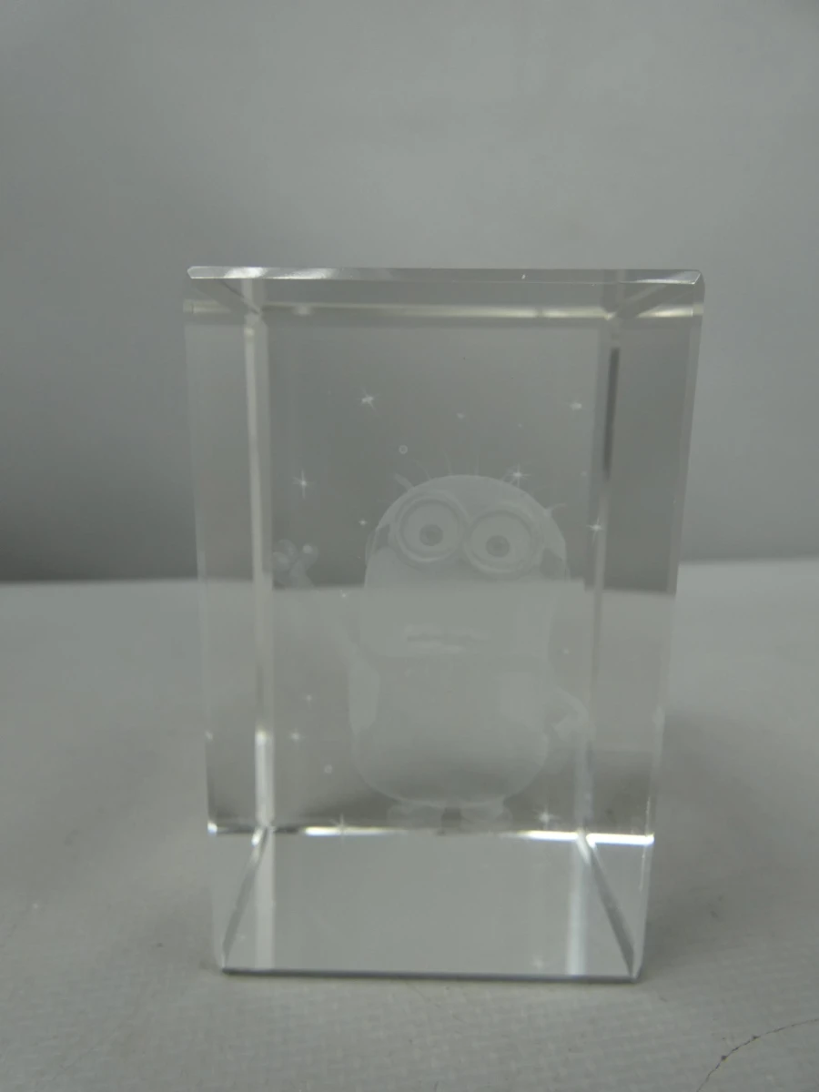Glazen minion figuur