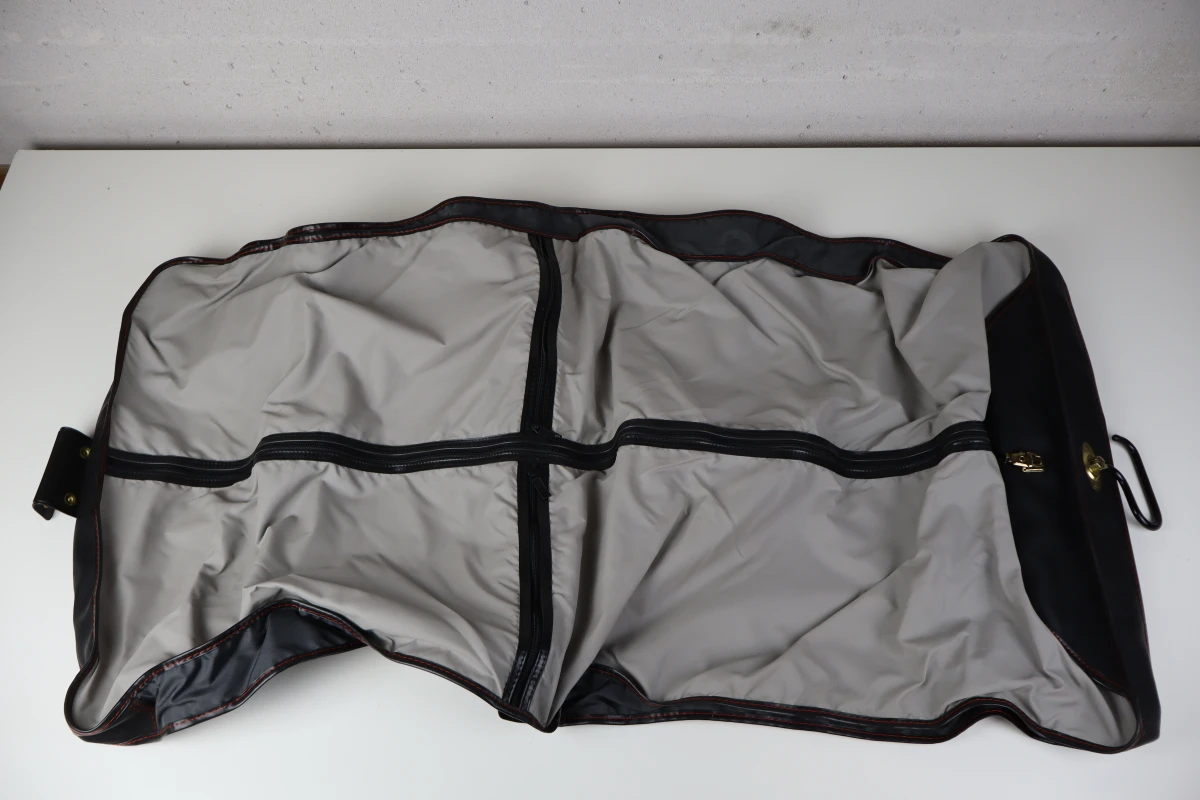 Samsonite kledinghoes met hangers en slot