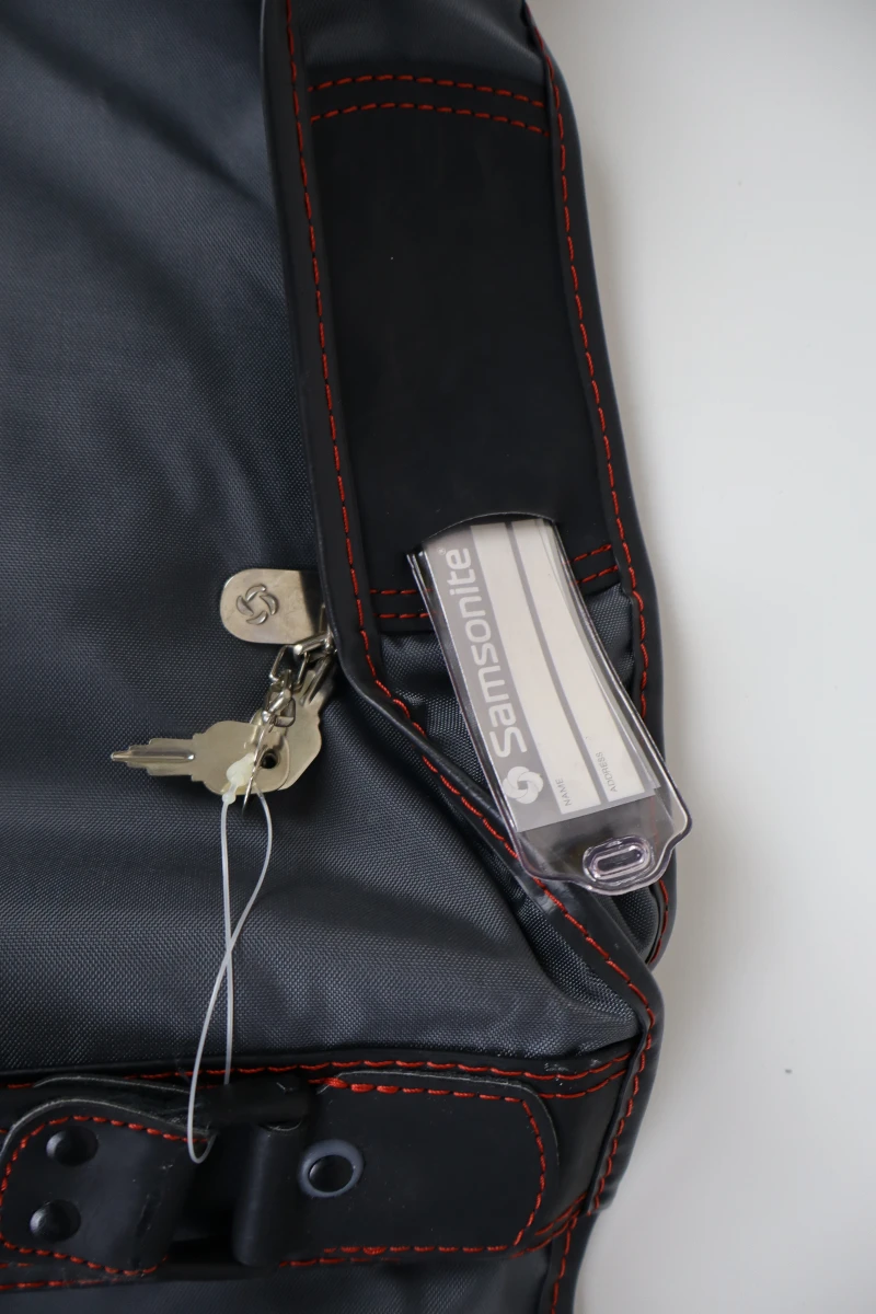 Samsonite kledinghoes met hangers en slot