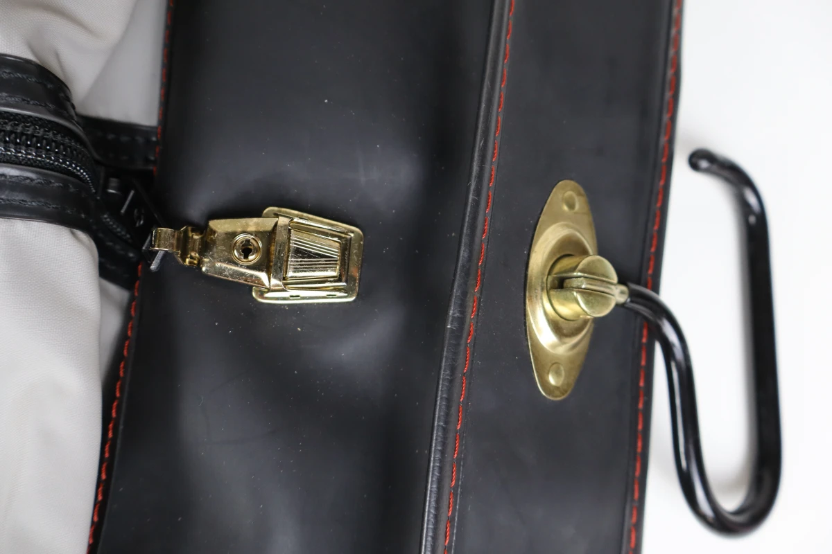 Samsonite kledinghoes met hangers en slot