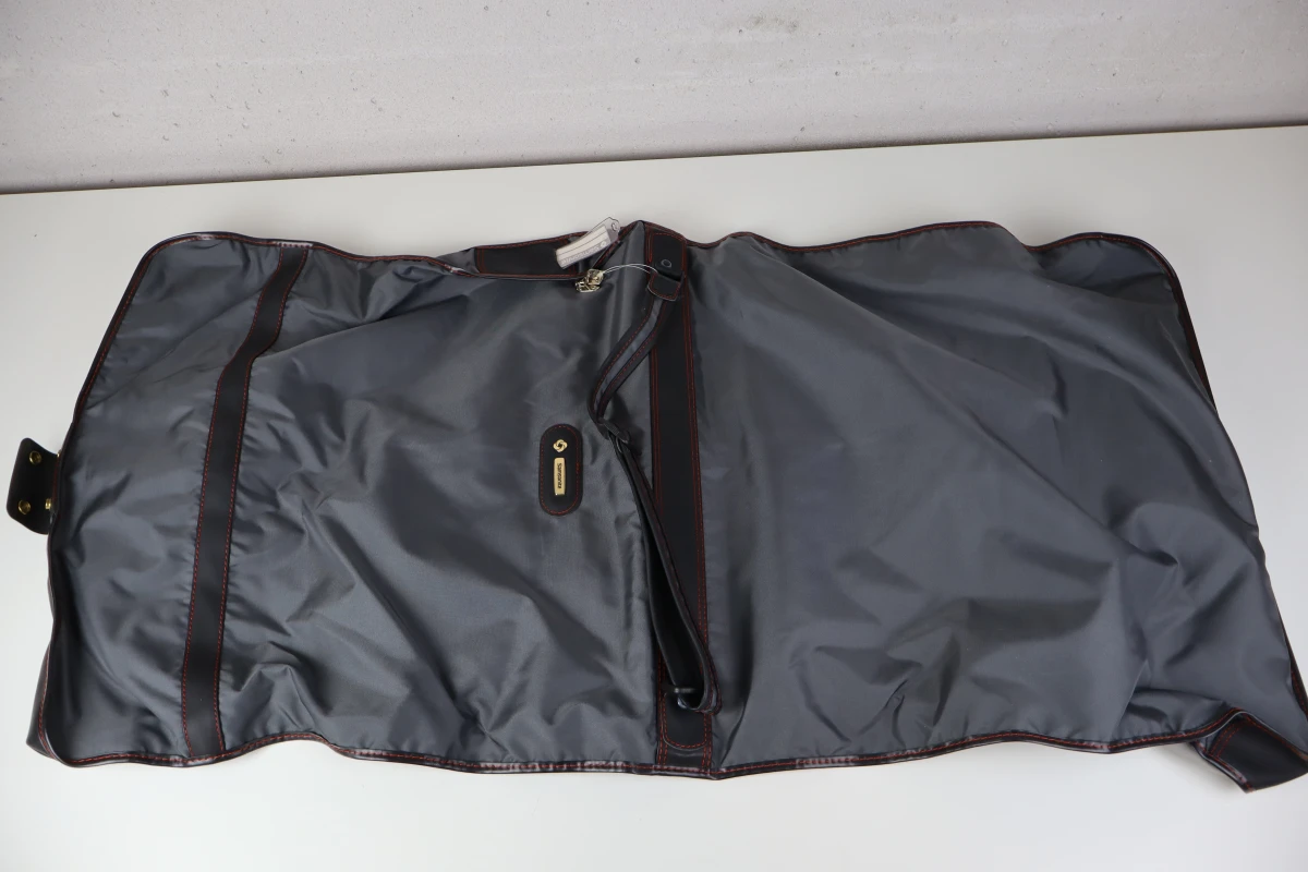 Samsonite kledinghoes met hangers en slot