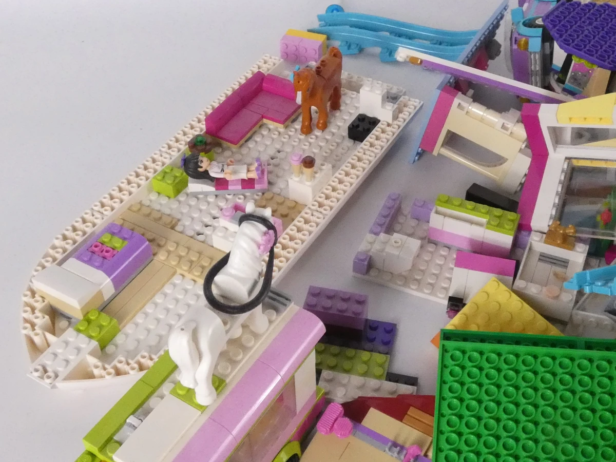 Grote verzameling LEGO Friends bouwstenen en figuren