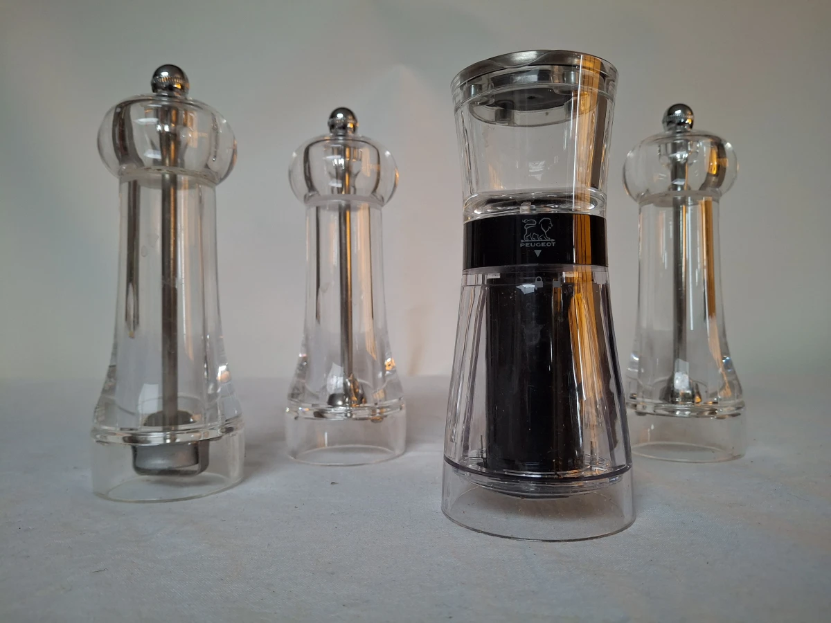 Set van 4 transparante peper- en zoutmolens van Peugeot