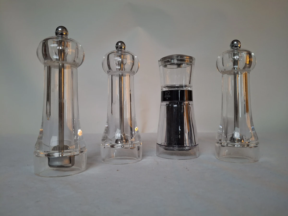 Set van 4 transparante peper- en zoutmolens van Peugeot
