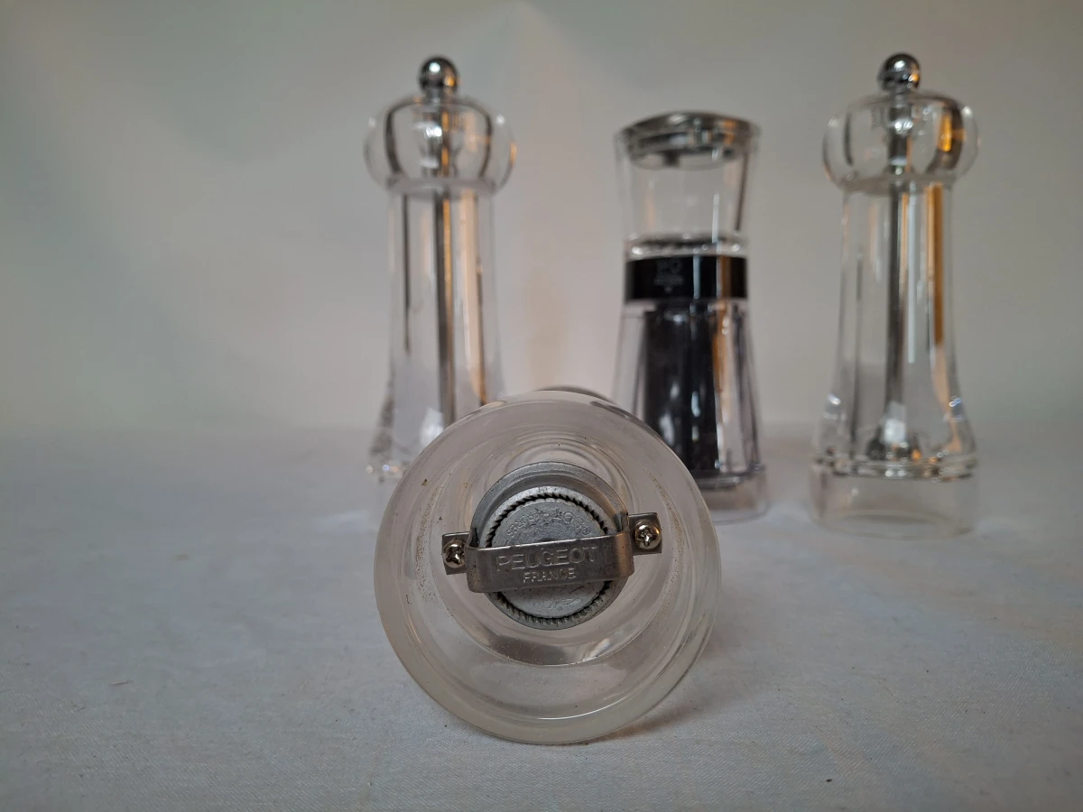 Set van 4 transparante peper- en zoutmolens van Peugeot