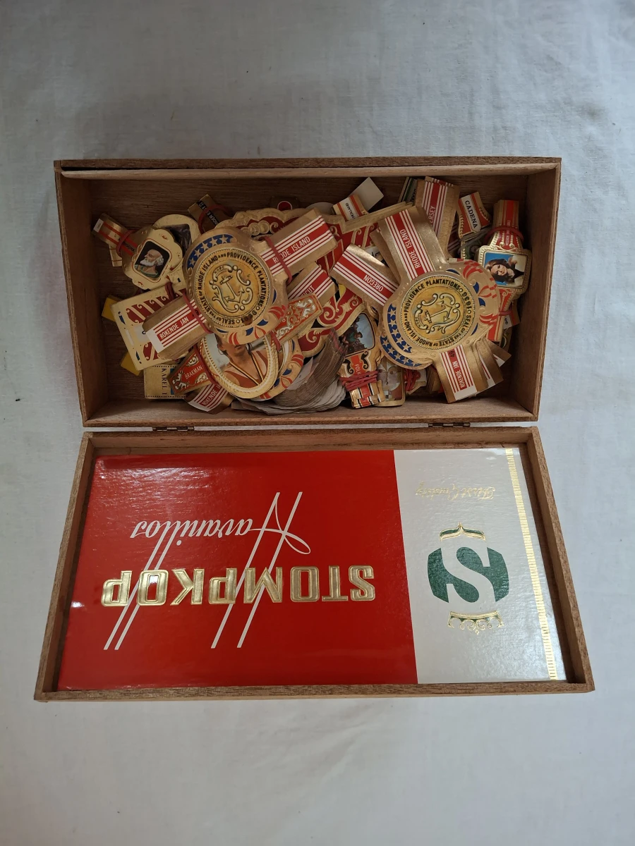 Houten doos met vintage sigarenbandjes Stompkop Havanillos