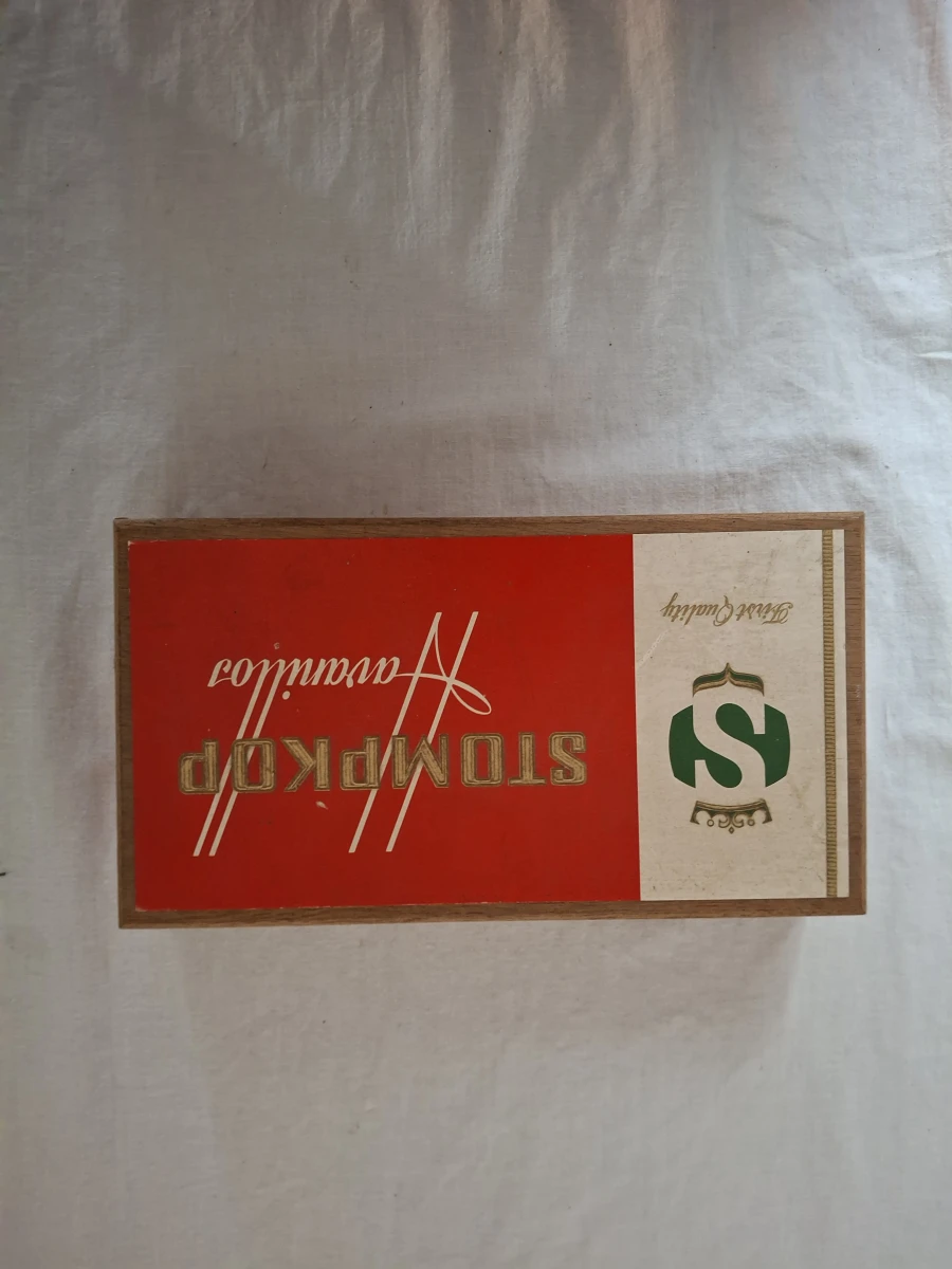 Houten doos met vintage sigarenbandjes Stompkop Havanillos