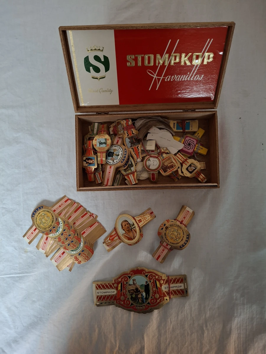 Houten doos met vintage sigarenbandjes Stompkop Havanillos