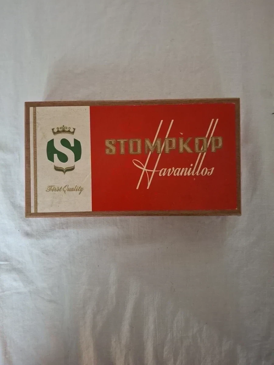 Houten doos met vintage sigarenbandjes Stompkop Havanillos