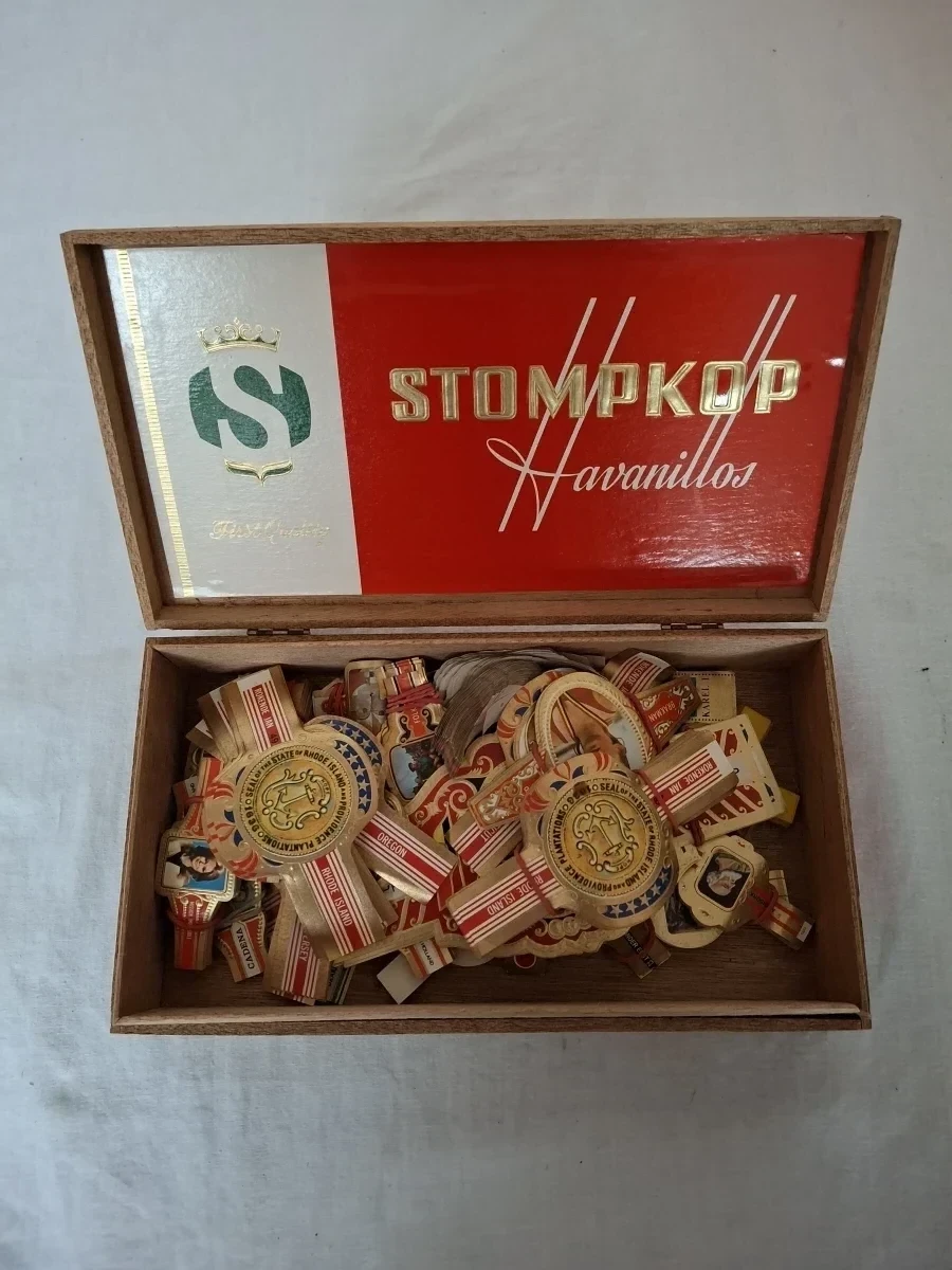 Houten doos met vintage sigarenbandjes Stompkop Havanillos