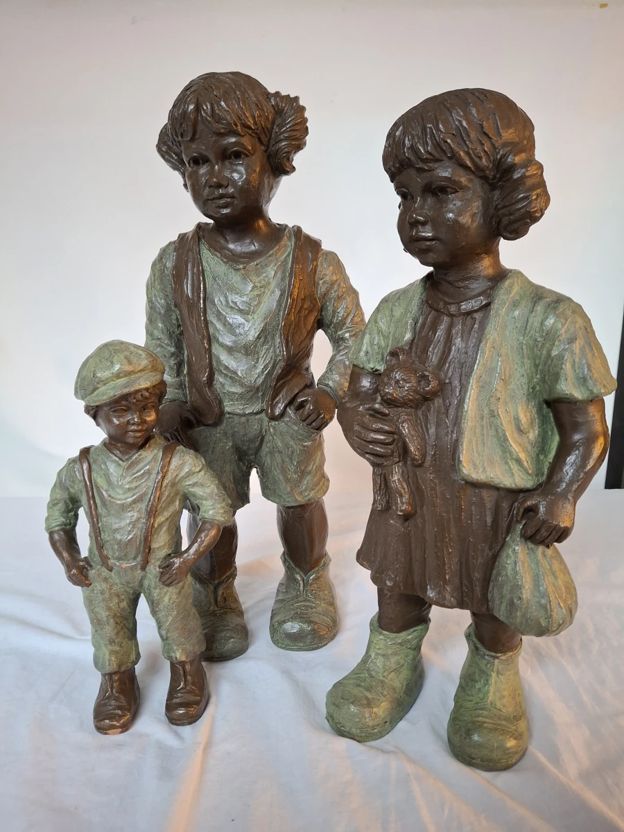Set van 3 vintage beeldjes van kinderen van Geert Kunen