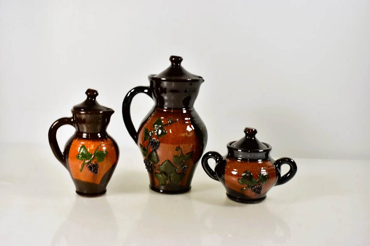 Vintage keramisch koffie- en mokkaservies met druivenmotief – 15-delig