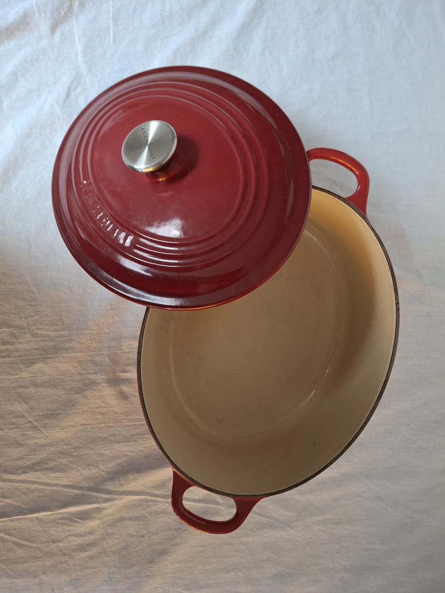 Ovale gietijzeren braadpan met deksel van Le Creuset