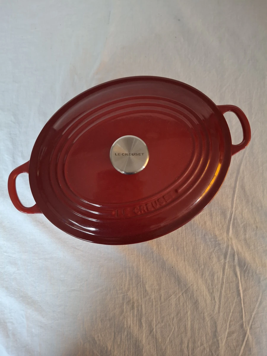 Ovale gietijzeren braadpan met deksel van Le Creuset