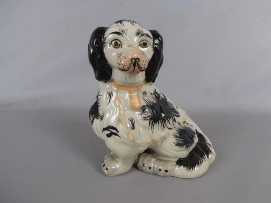 Keramische hond beeldje in zwart-wit