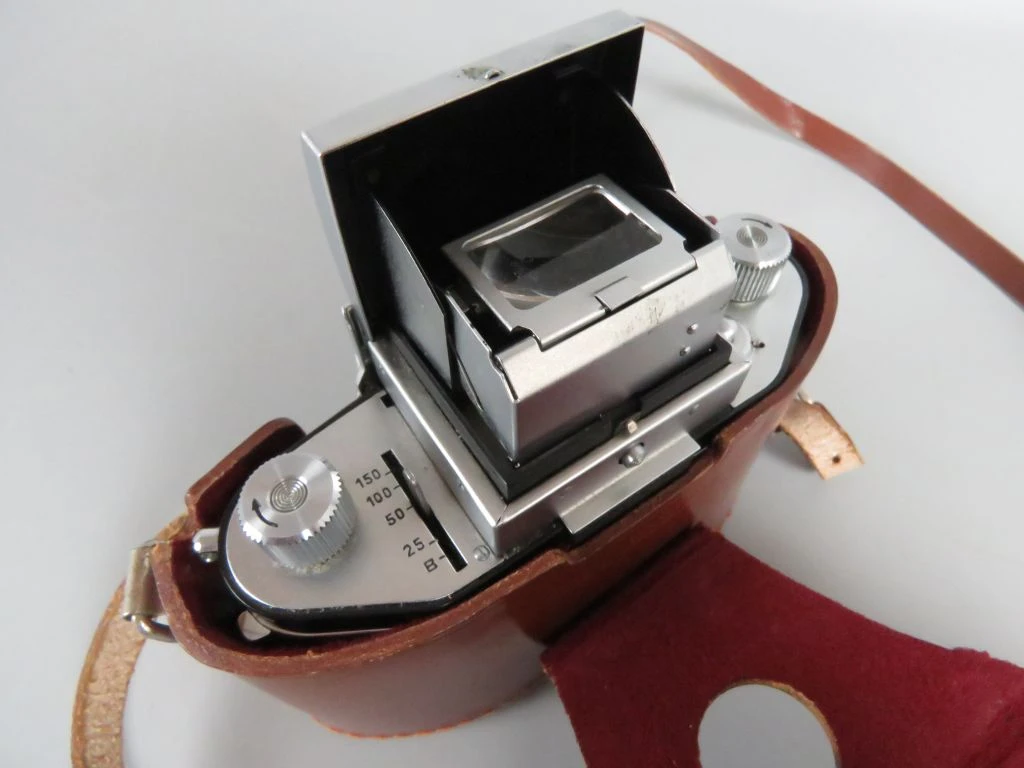 Vintage Exa camera met leren hoes