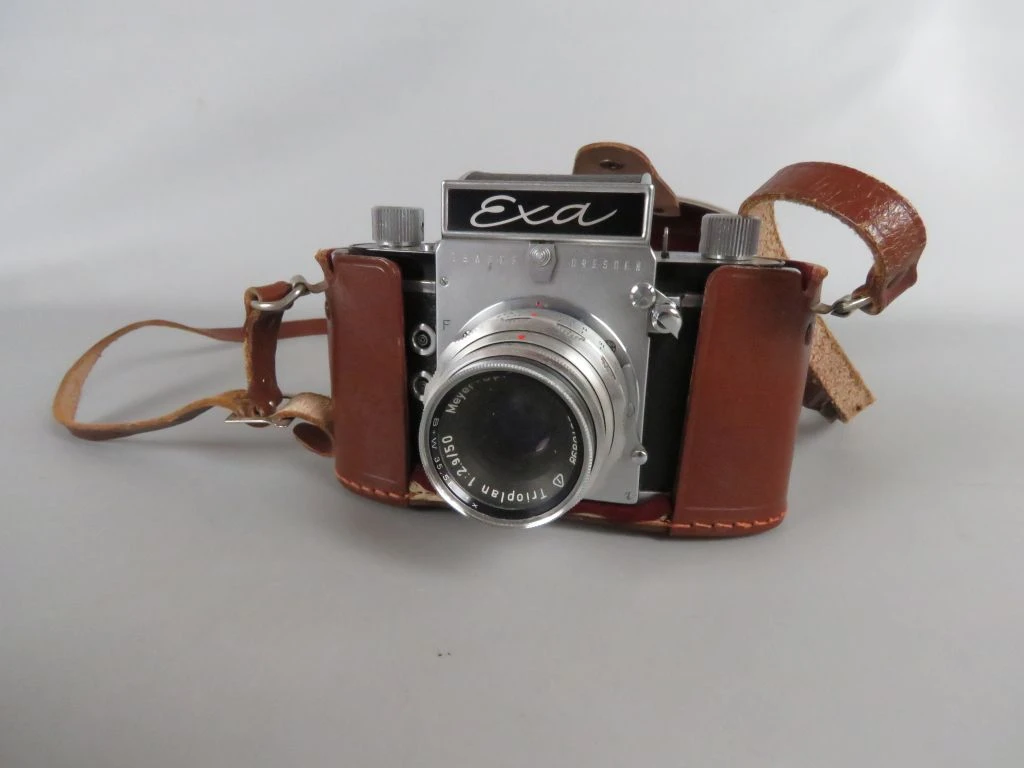 Vintage Exa camera met leren hoes