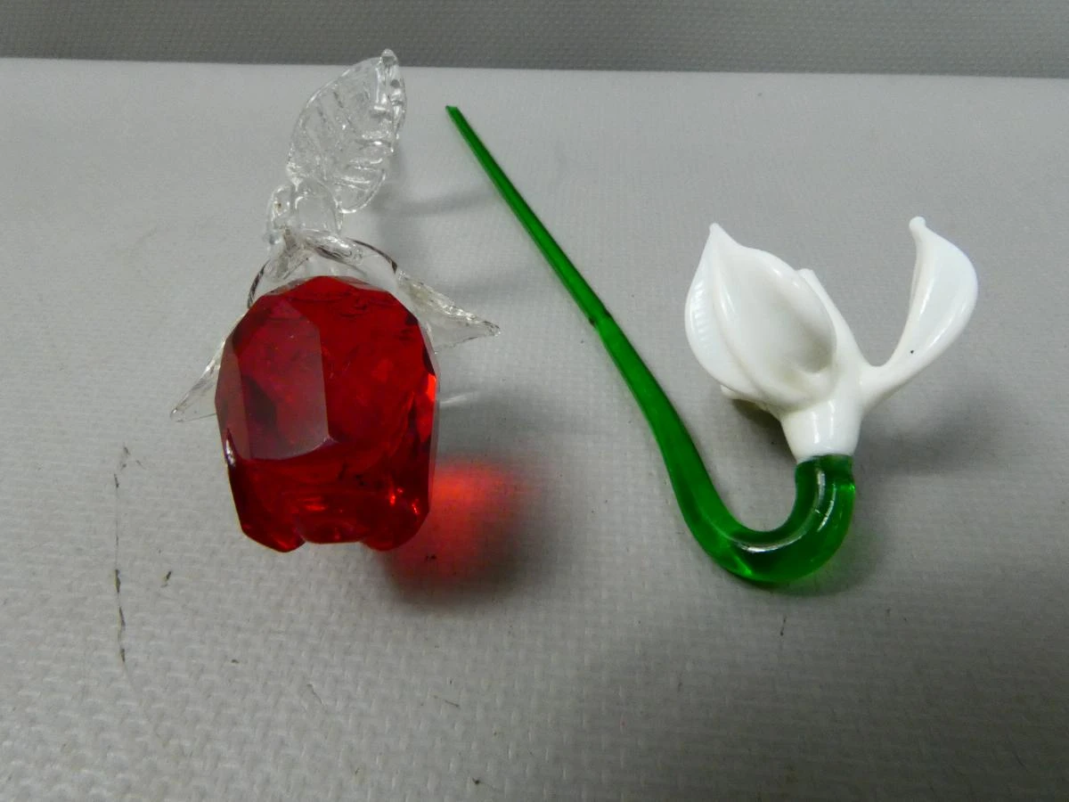 2 glazen bloemen