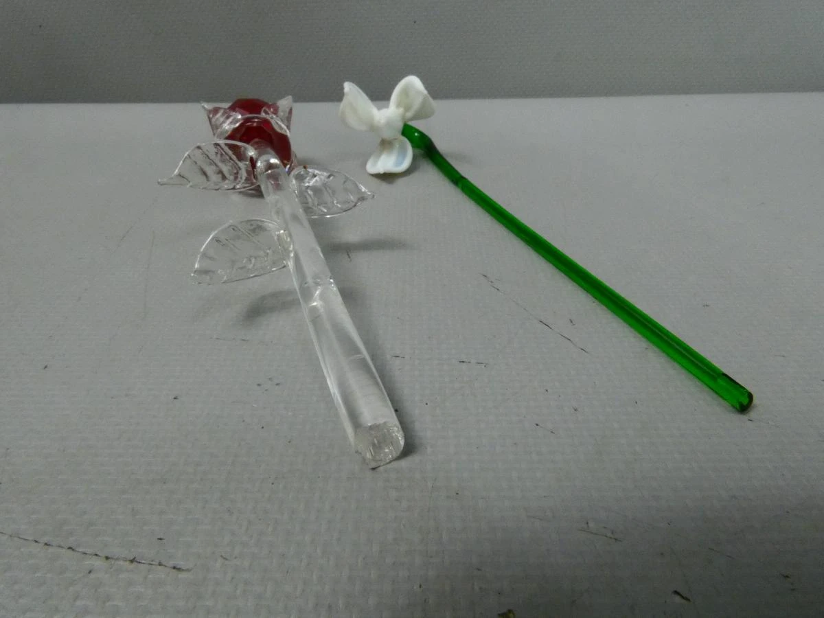 2 glazen bloemen