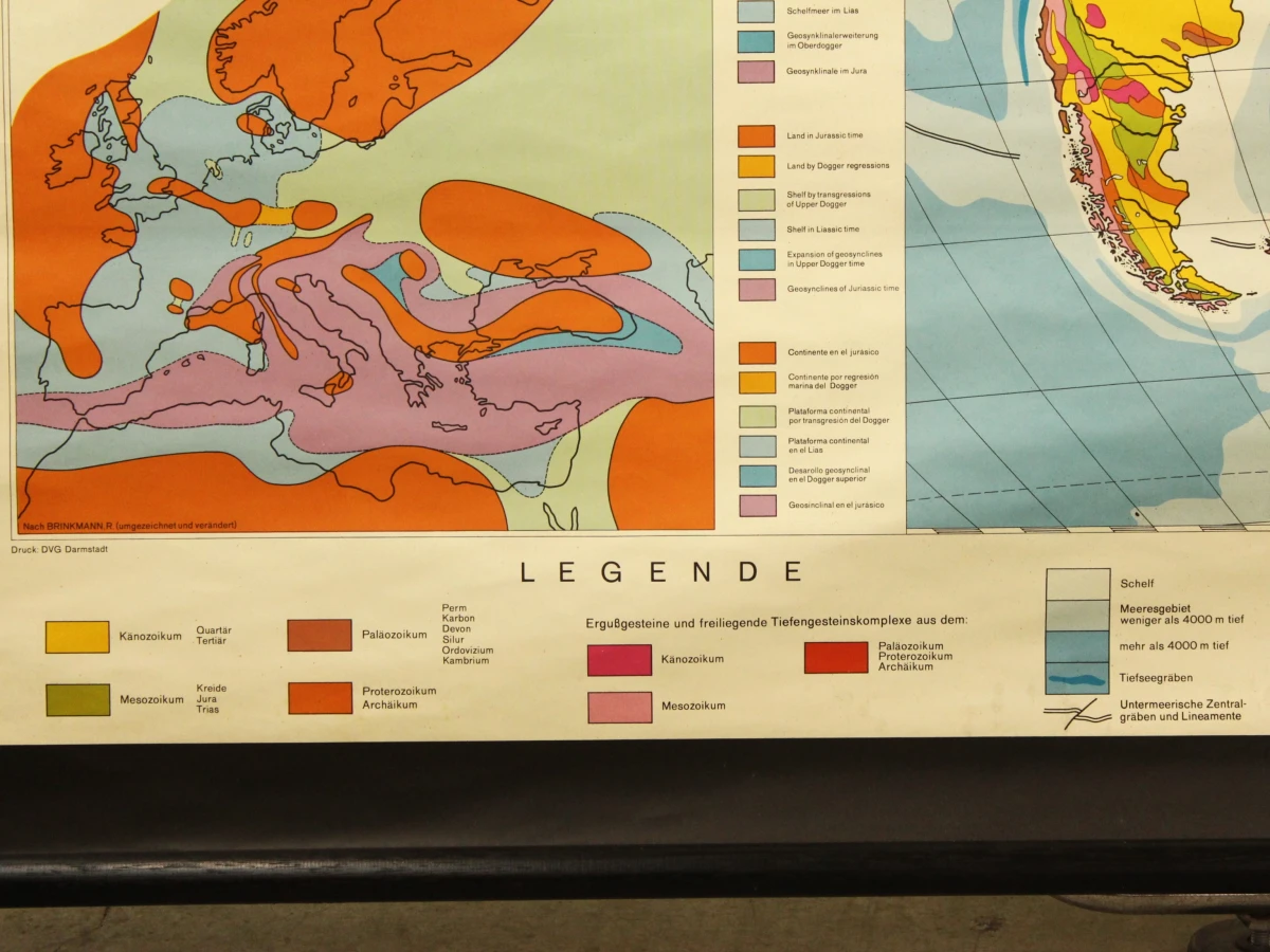 Grote vintage geologische wereldkaart op rol - Justus Perthes Darmstadt, 1969
