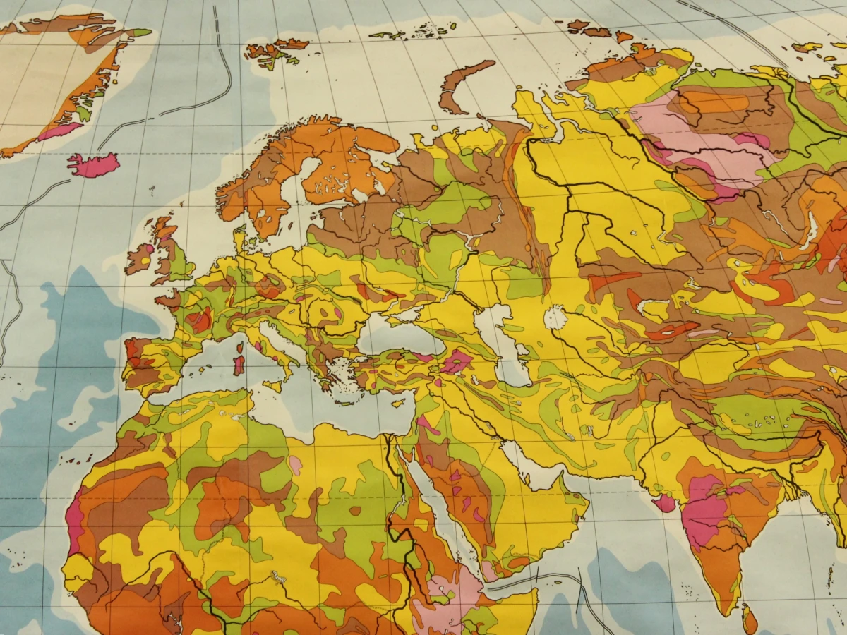 Grote vintage geologische wereldkaart op rol - Justus Perthes Darmstadt, 1969