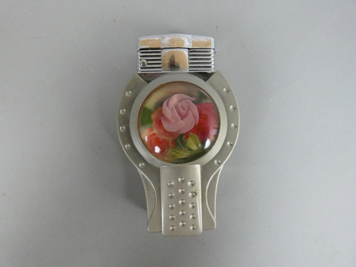 Vintage aansteker met rozendecoratie
