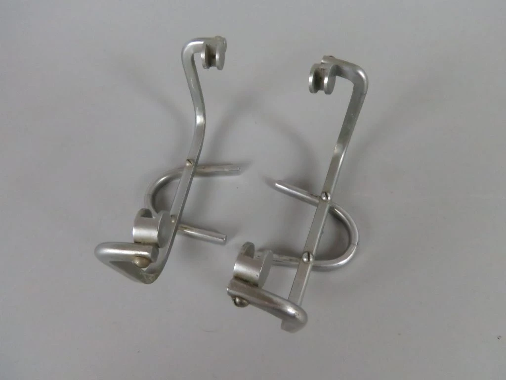 Set van 2 vintage fotolijstjes met metalen standaard