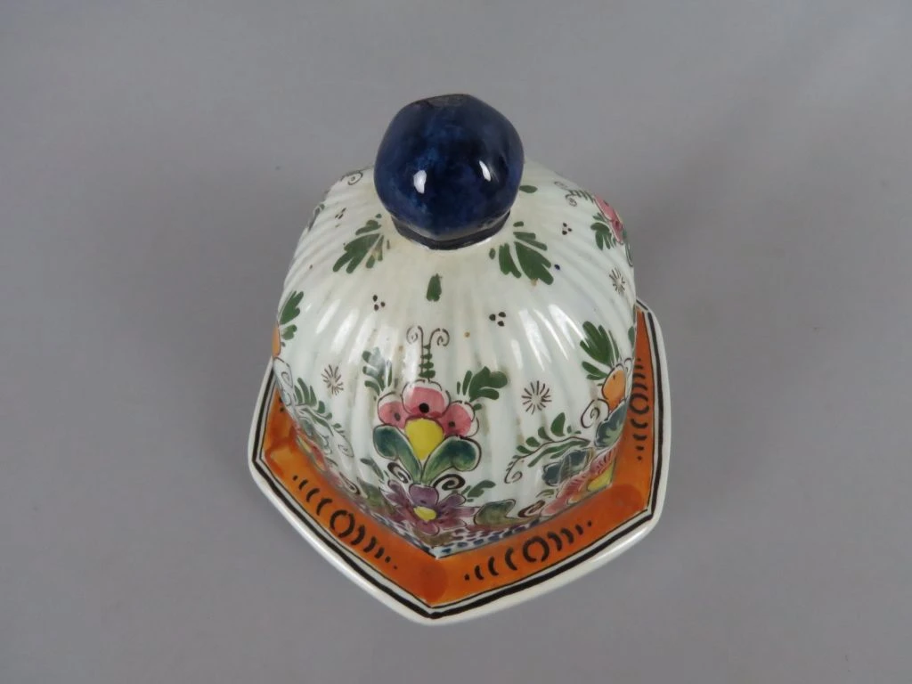 Handgeschilderde polychrome dekselvaas uit Holland