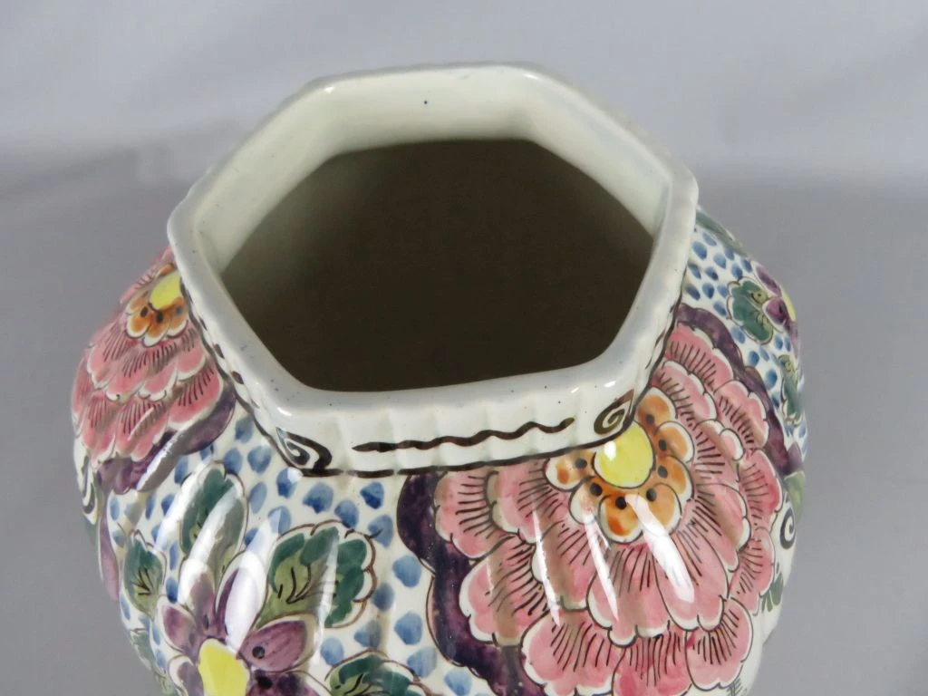 Handgeschilderde polychrome dekselvaas uit Holland