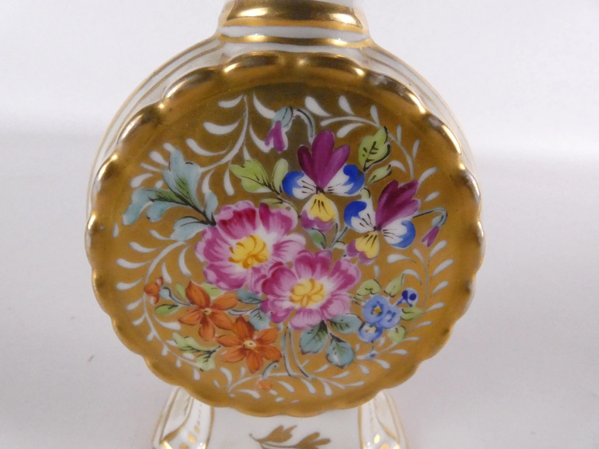 Verzameling van zes decoratieve parfumflesjes, France.