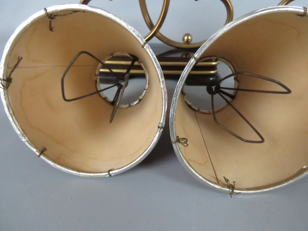 Set van 2 vintage koperen tafellampen met rode kapjes
