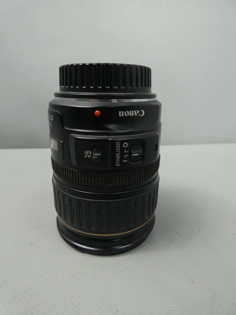 Canon EF 28-135mm f/3.5-5.6 IS USM