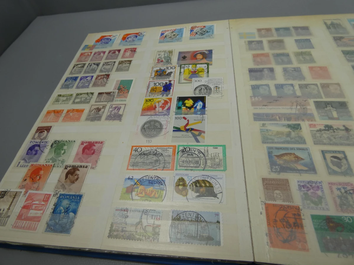 Blauwe postzegelboek "random"