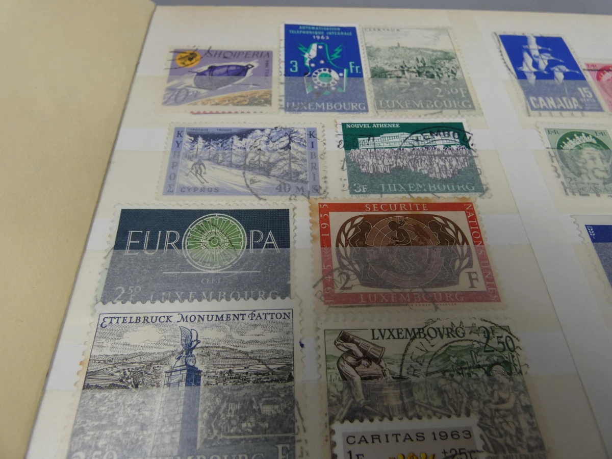 Blauwe postzegelboek "random"