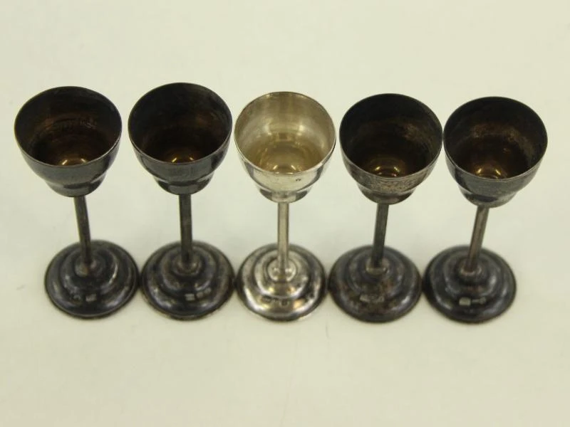 .800 zilveren miniatuur kelkjes S.J Krakow