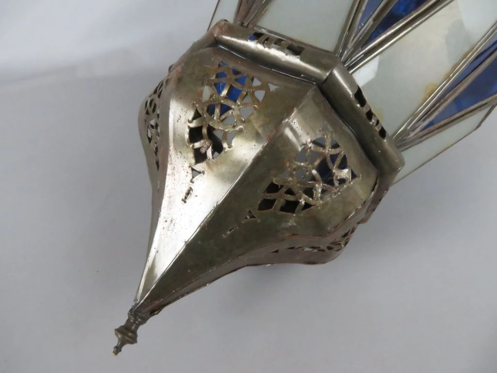 Metalen hanglamp met blauw-wit glas