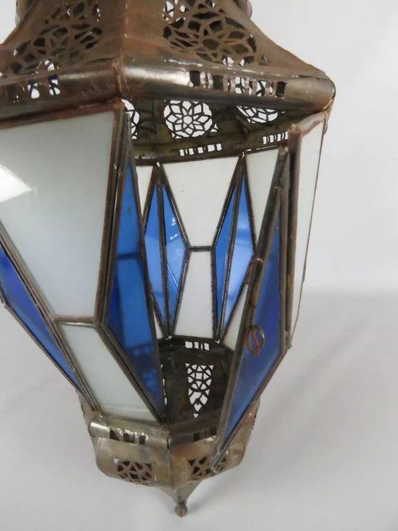 Metalen hanglamp met blauw-wit glas