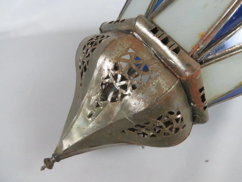 Metalen hanglamp met blauw-wit glas